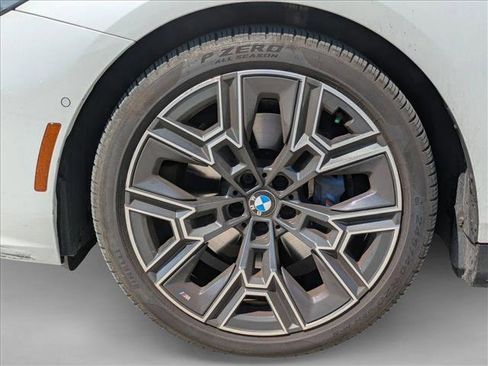 Used 2025 BMW 530i xDrive w/ M Sport Package AWD/4WD image 9