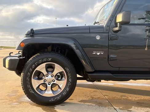 Used 2016 Jeep Wrangler Unlimited Sahara w/ Connectivity Group AWD/4WD image 5