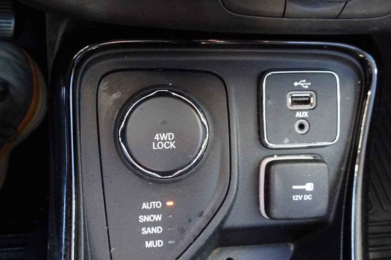 Used 2018 Jeep Compass Limited w/ Safe & Security Group AWD/4WD image 24