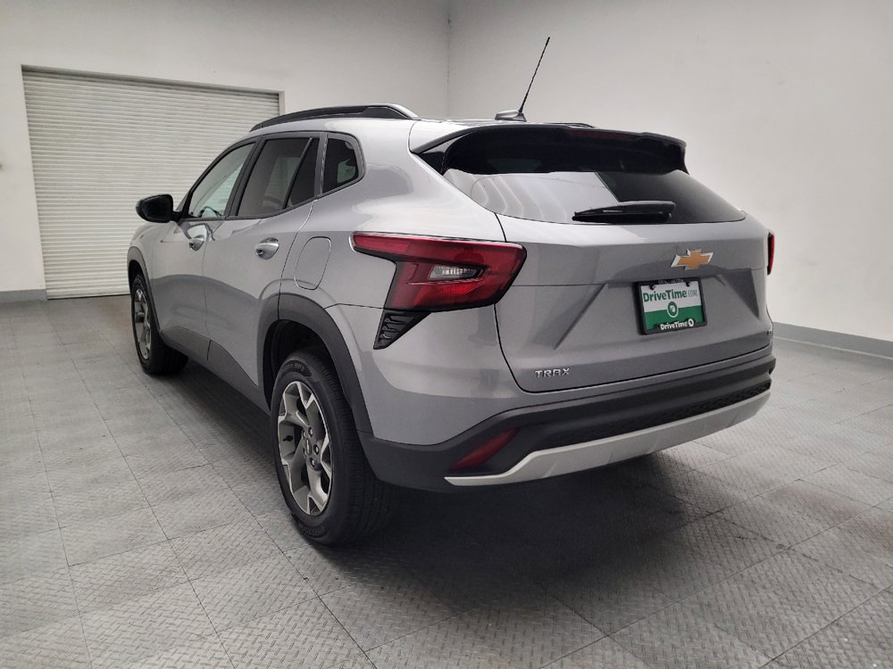 Used 2025 Chevrolet Trax LT FWD image 6