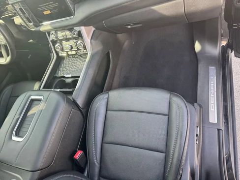 Used 2023 GMC Yukon XL Denali image 15