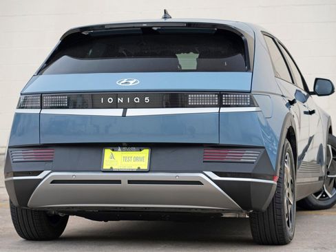Used 2024 Hyundai Ioniq 5 SE RWD image 4
