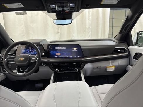 New 2026 Chevrolet Suburban Premier AWD/4WD image 16
