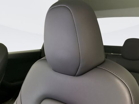 Used 2025 Tesla Model Y Long Range AWD/4WD image 8