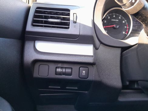 Used 2013 Subaru Crosstrek 2.0i Limited image 13