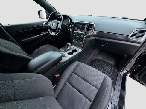 Used 2018 Jeep Grand Cherokee Laredo w/ All-Weather Capability Group AWD/4WD image 31