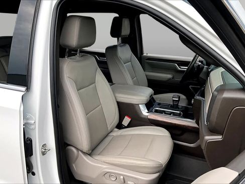 Used 2026 GMC Sierra 1500 SLT AWD/4WD image 9