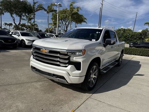 Used 2024 Chevrolet Silverado 1500 High Country w/ Technology Package AWD/4WD image 9