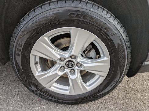 Used 2020 Toyota RAV4 XLE image 12