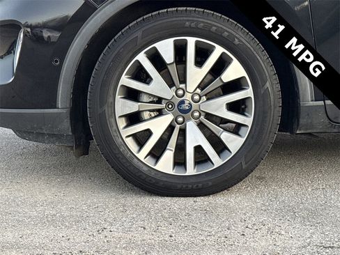 Used 2020 Ford Escape Titanium image 9