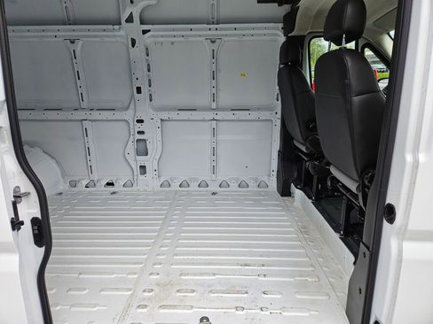 Used 2026 RAM ProMaster 2500 w/ Convenience Group FWD image 13