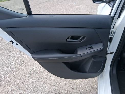 Used 2025 Nissan Sentra SV FWD image 14