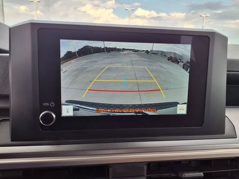 Used 2025 Toyota 4Runner SR5 AWD/4WD image 13