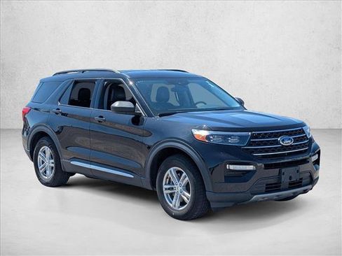 Used 2023 Ford Explorer XLT w/ Equipment Group 202A RWD image 3