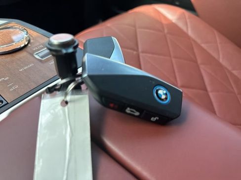 Used 2022 BMW iX xDrive50 w/ Sport Package AWD/4WD image 35