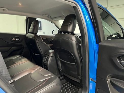 Used 2020 Jeep Cherokee Trailhawk w/ Technology Group image 51