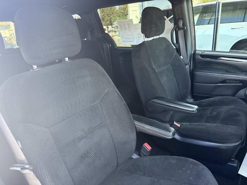 Used 2017 Dodge Grand Caravan SE FWD image 50