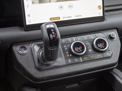 Used 2025 Land Rover Defender 130 Outbound image 21