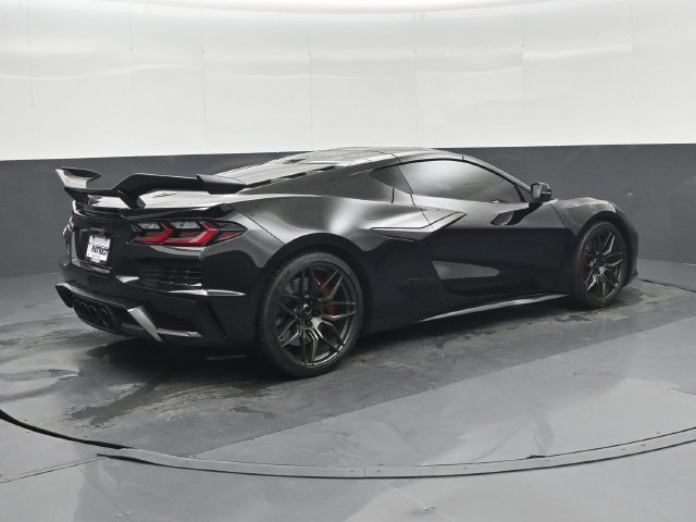 Used 2024 Chevrolet Corvette Z06 RWD image 3