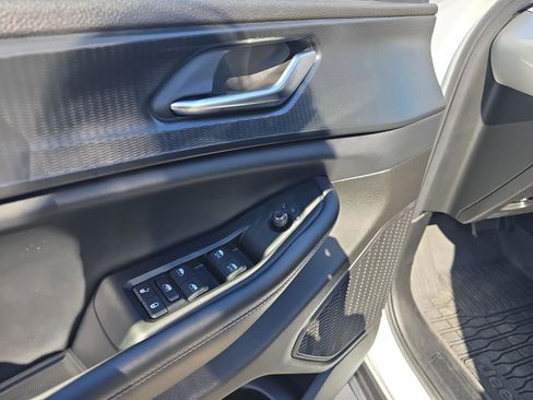 Used 2023 Jeep Grand Cherokee L Laredo image 22