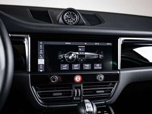 Certified 2026 Porsche Macan S AWD/4WD image 18