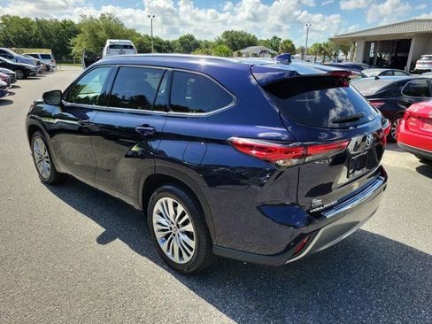 Used 2023 Toyota Highlander Platinum FWD image 12