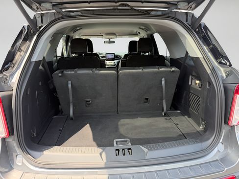 Used 2022 Ford Explorer XLT w/ Equipment Group 202A AWD/4WD image 27