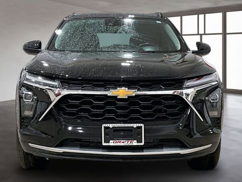 Used 2025 Chevrolet Trax LT w/ Driver Confidence Package FWD image 4