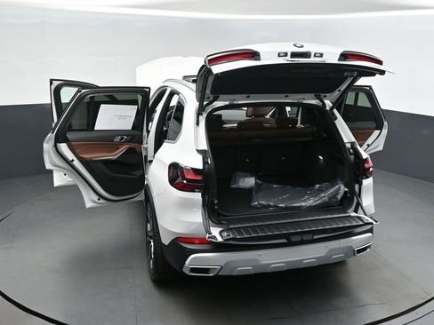 New 2026 BMW X5 sDrive40i w/ Climate Comfort Package image 48