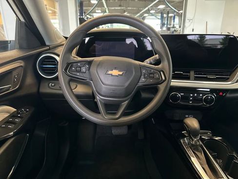 Used 2024 Chevrolet Trax LT image 15