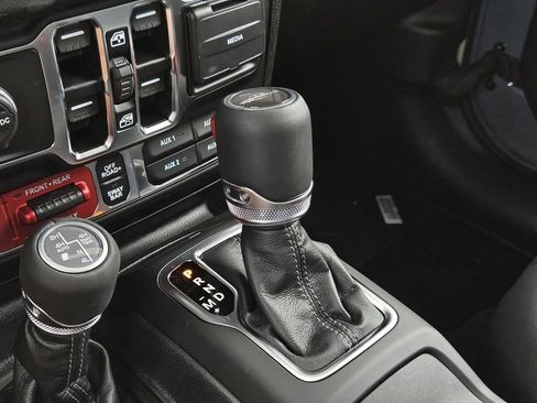 New 2025 Jeep Gladiator Rubicon image 14