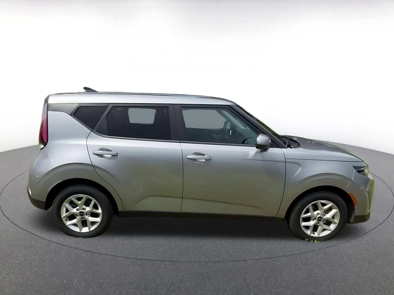 Used 2025 Kia Soul LX w/ LX Technology Package FWD image 15