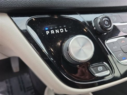 Used 2021 Chrysler Voyager Lxi image 19