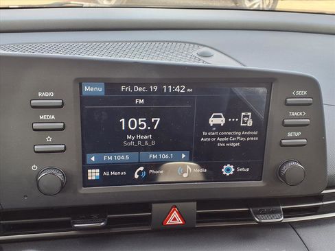 Certified 2025 Hyundai Elantra Sport image 8