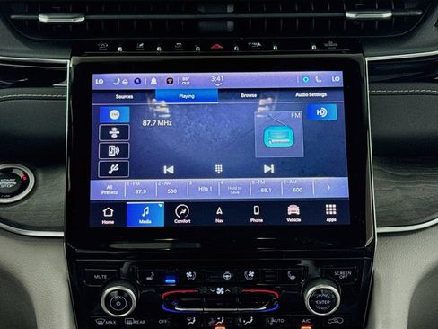 Used 2022 Jeep Grand Cherokee Overland w/ Adv Protech Group III AWD/4WD image 15