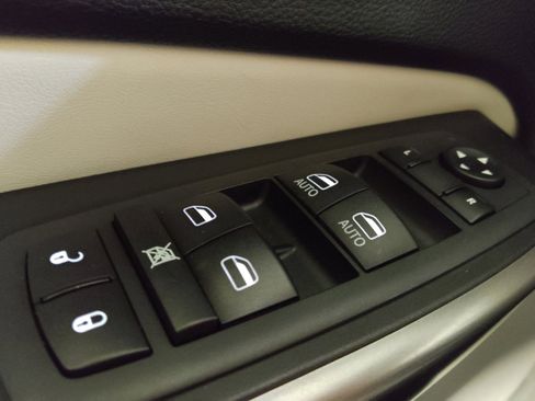 Used 2020 Jeep Cherokee Limited FWD image 27