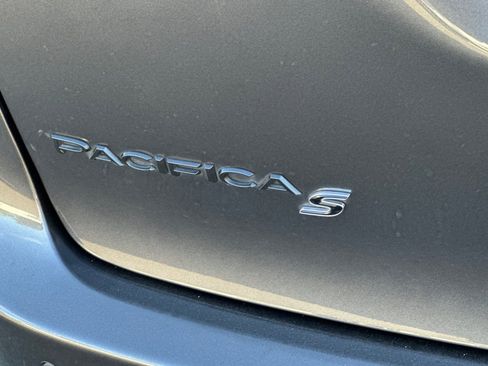 Used 2020 Chrysler Pacifica Limited w/ Advanced Safetytec Group image 21