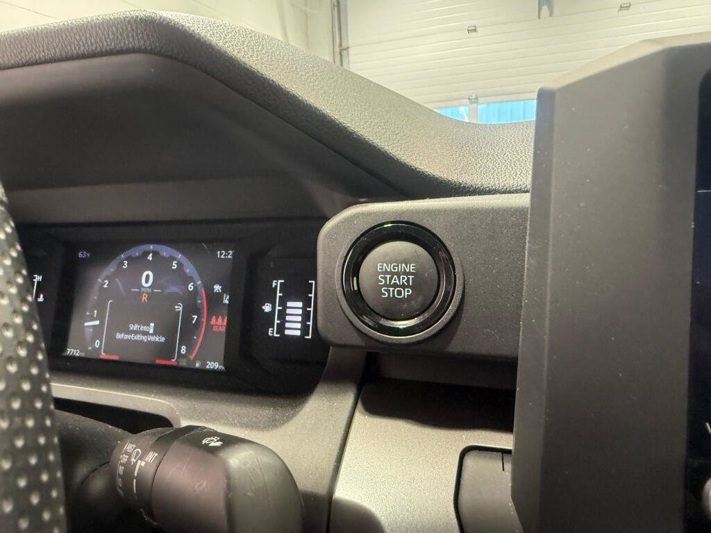 Certified 2025 Toyota Tacoma SR5 AWD/4WD image 33
