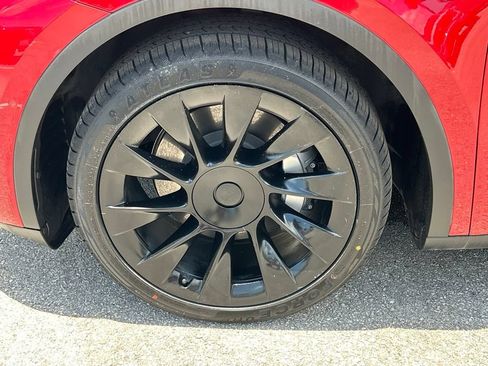 Used 2022 Tesla Model Y Long Range AWD/4WD image 45