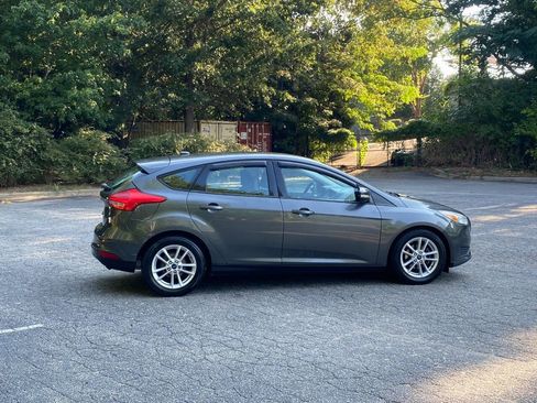 Used 2017 Ford Focus SE FWD image 4