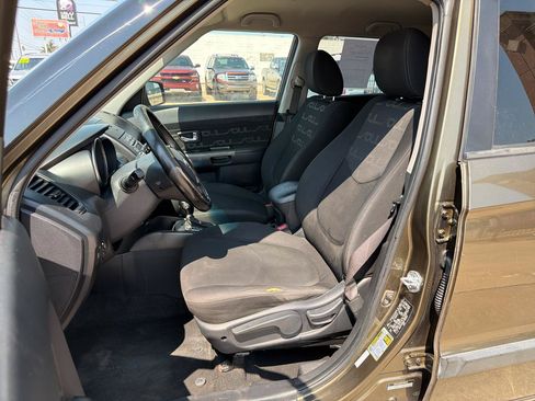 Used 2013 Kia Soul + w/ Audio Pkg FWD image 13