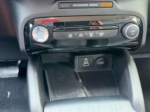 Used 2025 Ford Escape Platinum AWD/4WD image 48