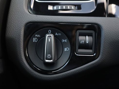 Used 2018 Volkswagen Golf 4-Door FWD image 35