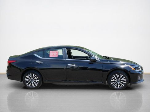Certified 2023 Nissan Altima 2.5 SV w/ SV Premium Package AWD/4WD image 2