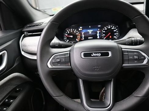 Used 2024 Jeep Compass Latitude AWD/4WD image 8