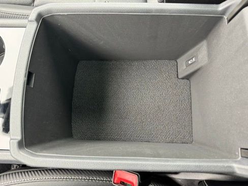 Used 2022 Volkswagen Atlas Cross Sport SEL R-Line AWD/4WD image 22