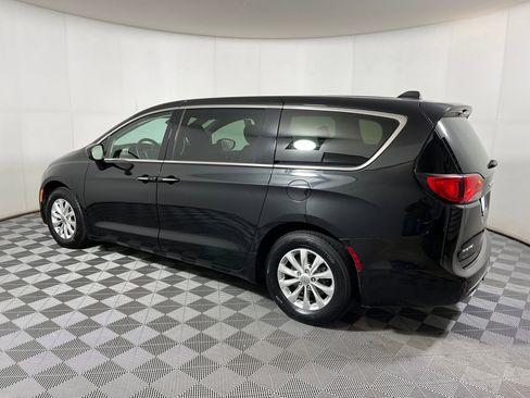 Used 2019 Chrysler Pacifica Touring Plus image 2