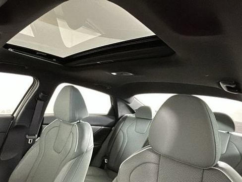 Certified 2025 Hyundai Elantra Limited FWD image 13