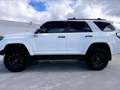 Used 2020 Toyota 4Runner 4WD image 3
