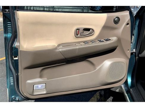 Used 2004 Mitsubishi Montero Sport XLS image 23